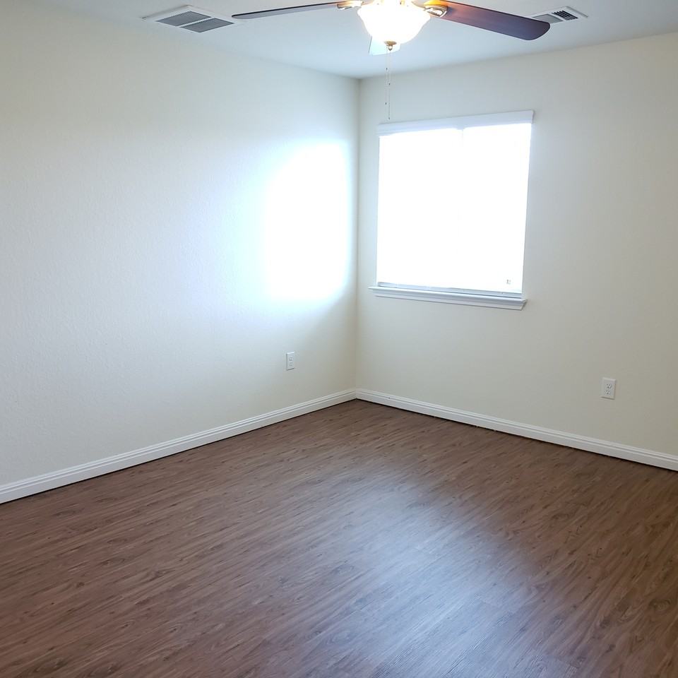 503 Luna Vista Dr #1 - Photo 7 of 9