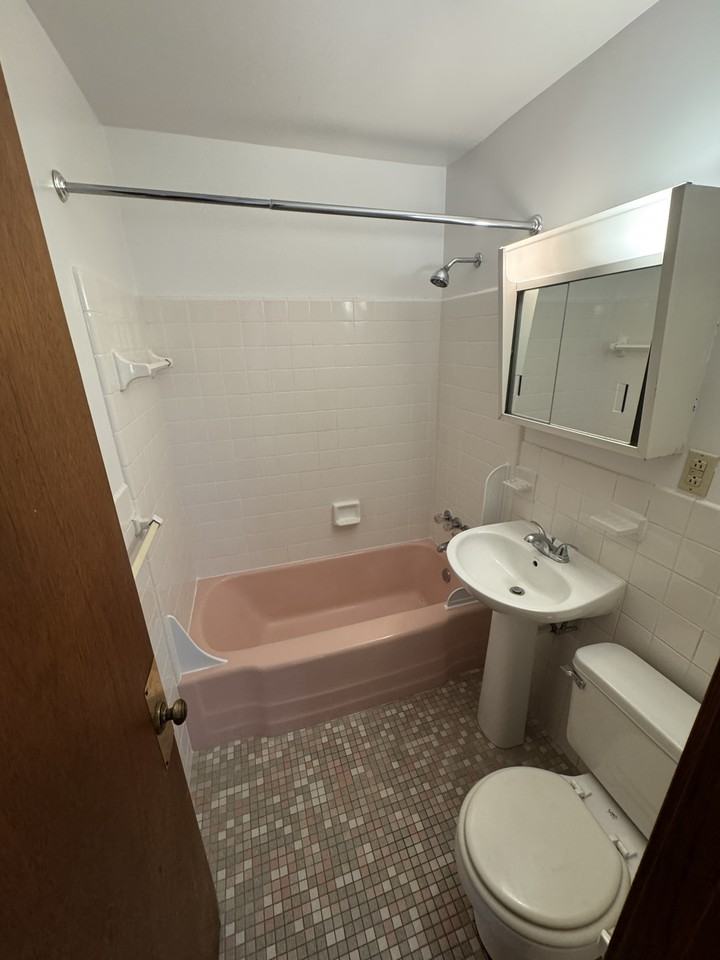 1642 Eustis St Apt 11a #A11 - Photo 4 of 12