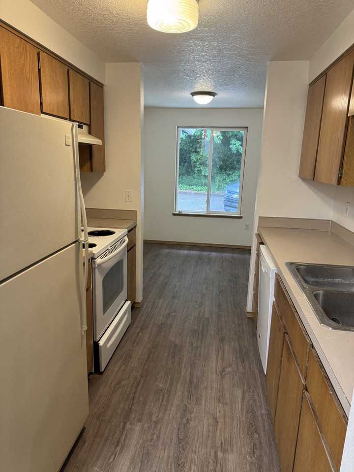 418 Ne 5th St #1 - Photo 2 of 12