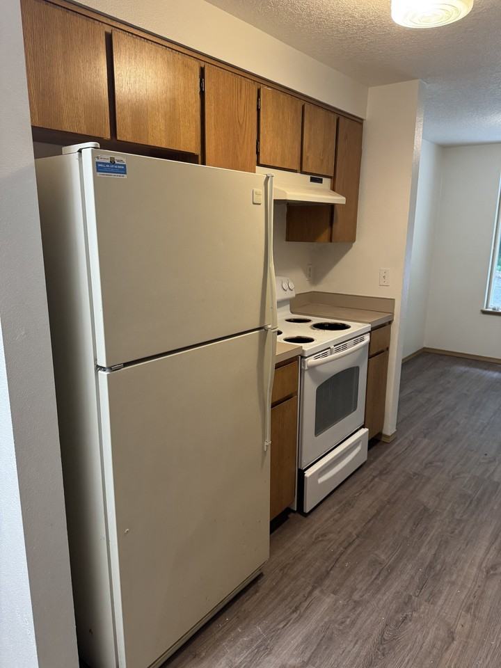 418 Ne 5th St #1 - Photo 3 of 12