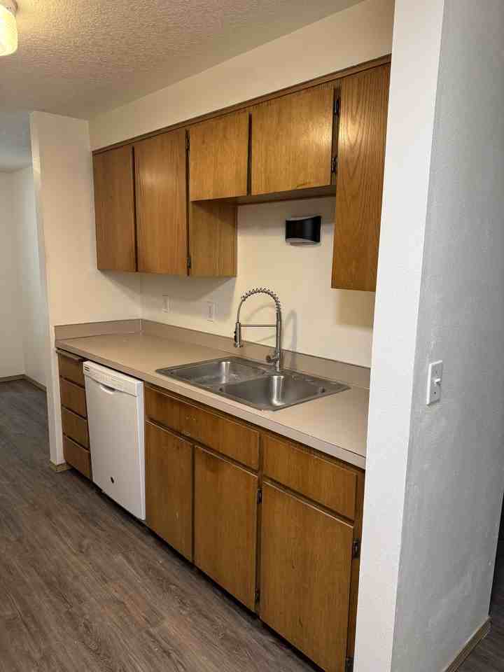 418 Ne 5th St #1 - Photo 4 of 12