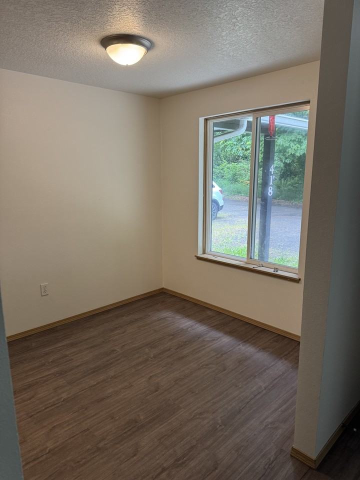 418 Ne 5th St #1 - Photo 5 of 12