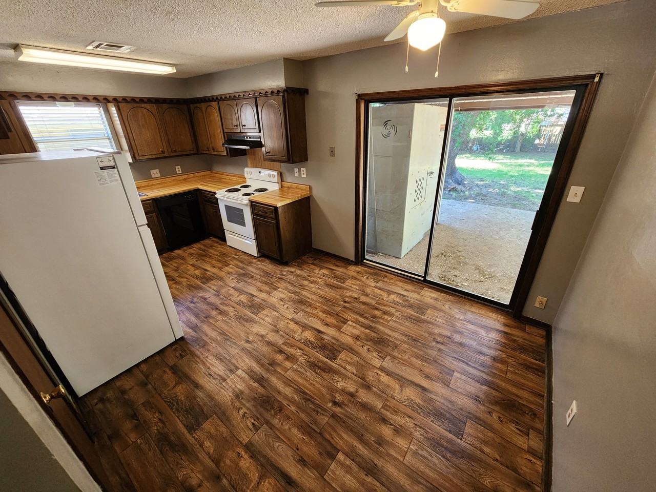 924 Crestview St #1 - Photo 3 of 17