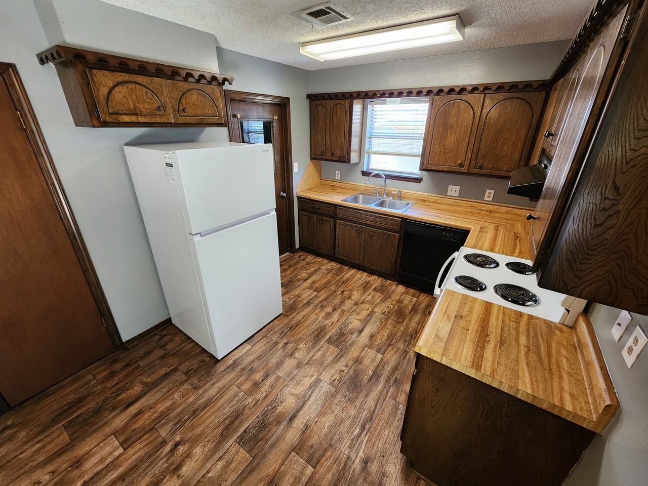 924 Crestview St #1 - Photo 4 of 17