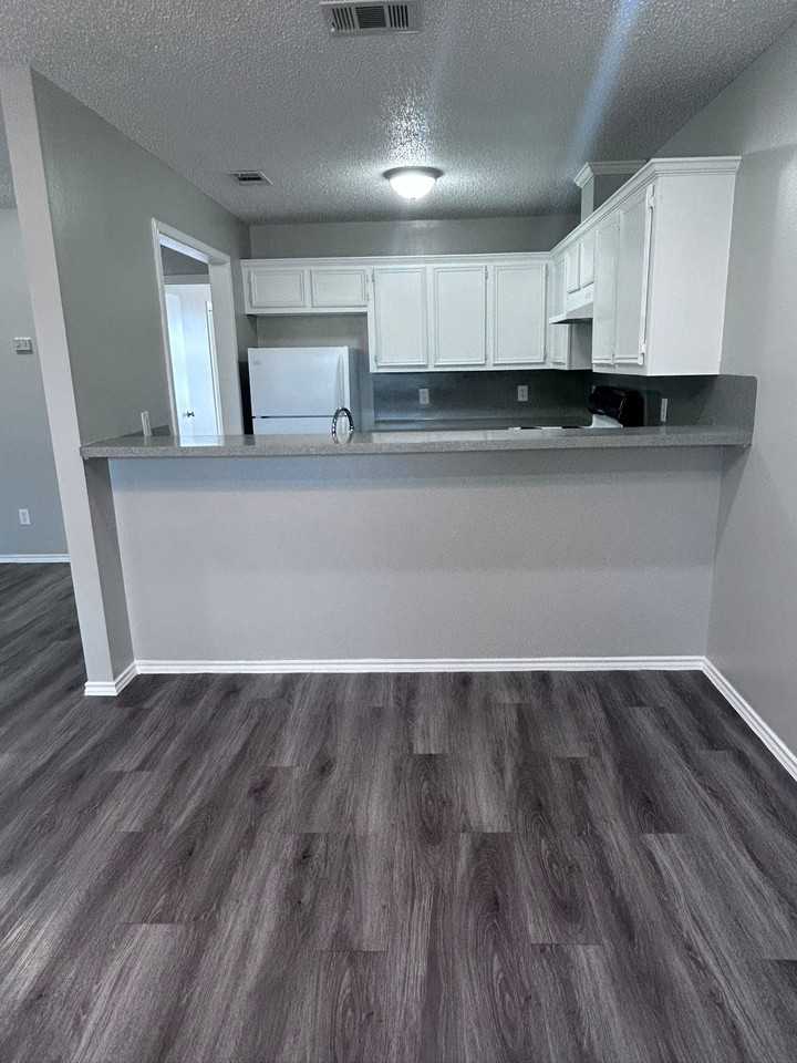 1604 W Mcintyre St #1604-07 - Photo 2 of 9