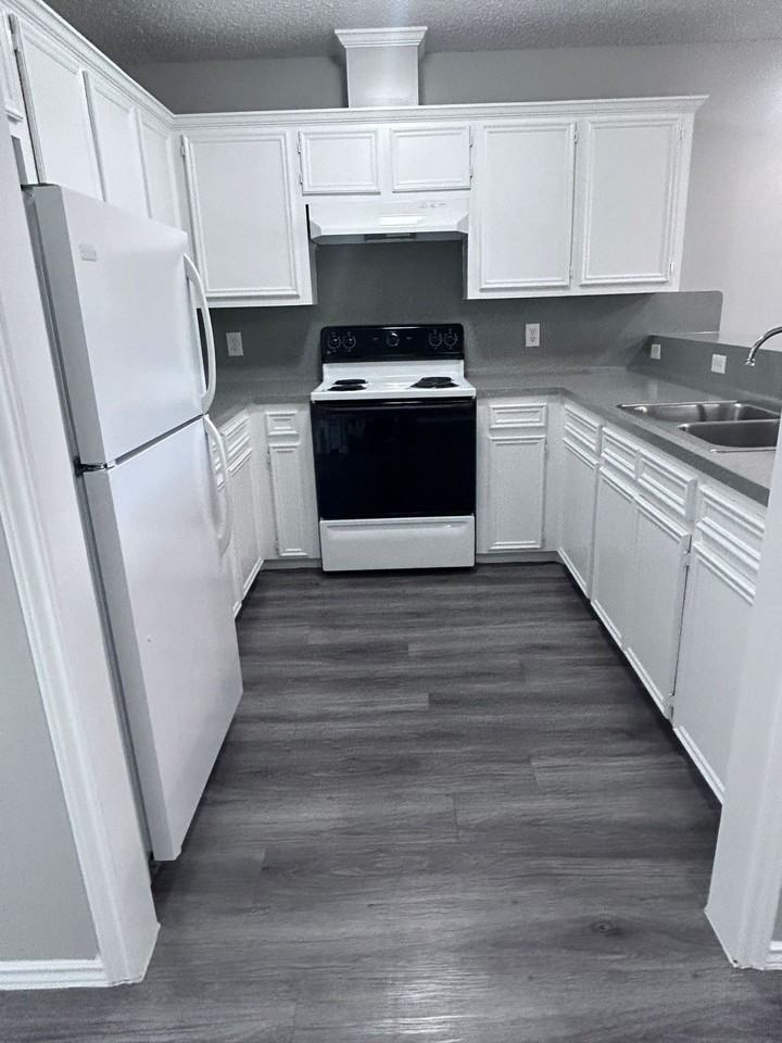 1604 W Mcintyre St #1604-07 - Photo 5 of 9