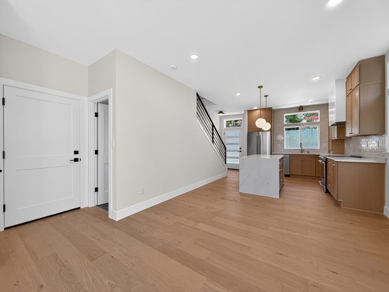 5237 37th Ave Ne #B - Photo 6 of 24