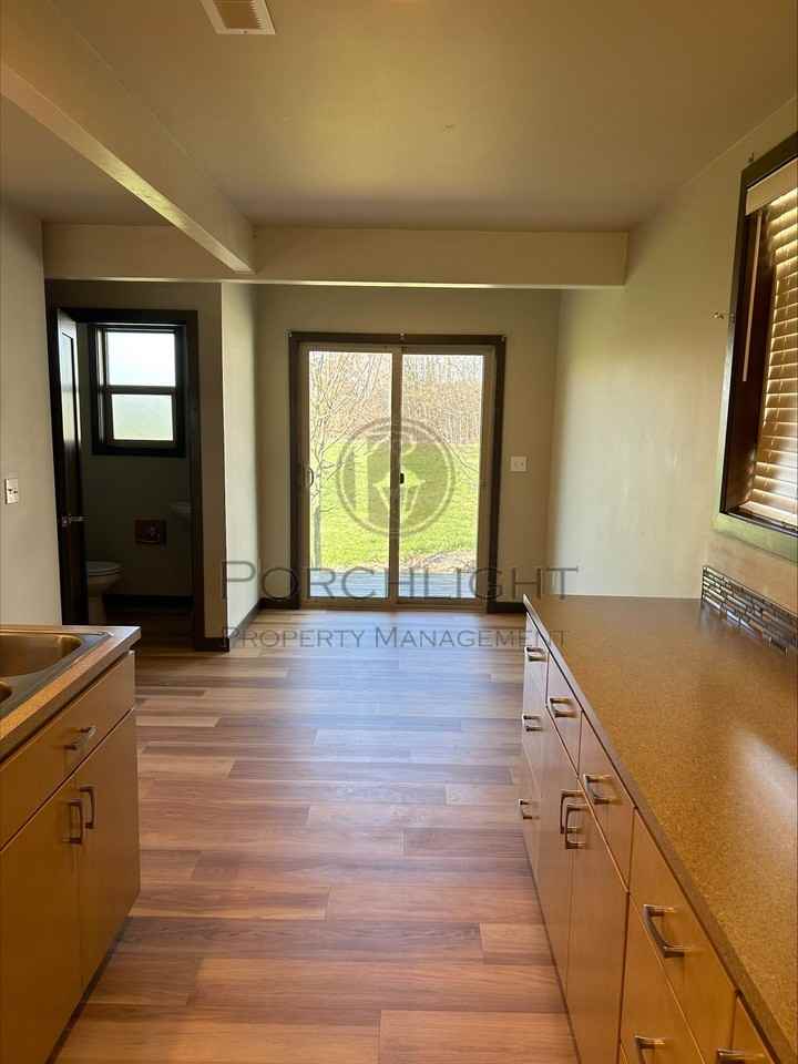 407 E Main St #B - Photo 6 of 12