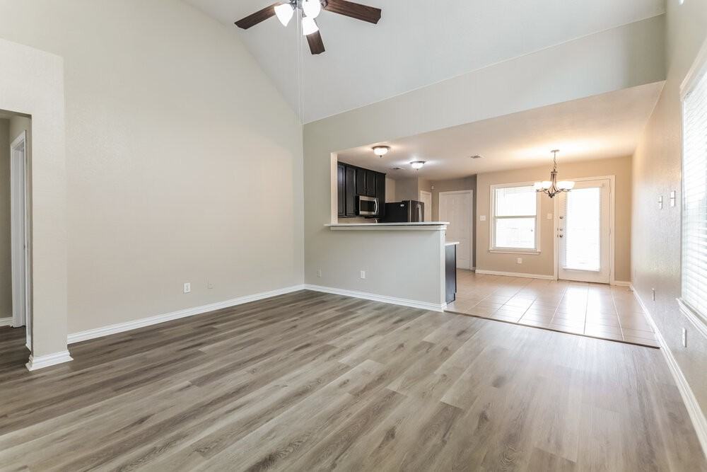9016 Stewart St - Photo 4 of 16