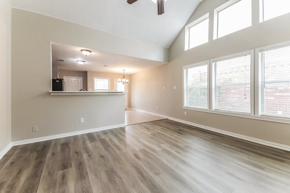 9016 Stewart St - Photo 5 of 16