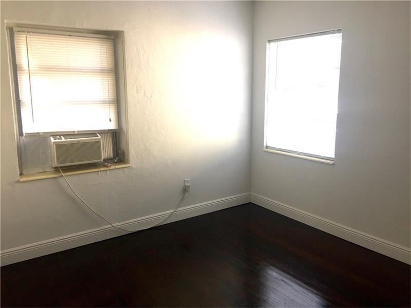 1811 Southwest 8th Street - Photo 3 of 7
