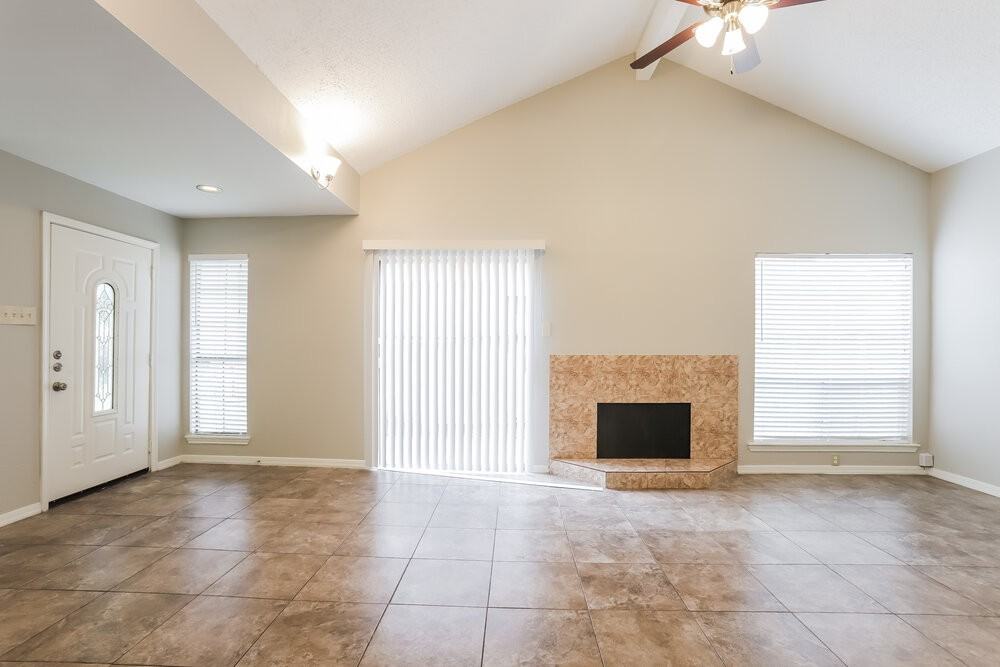 6395 Crossway Dr - Photo 4 of 25