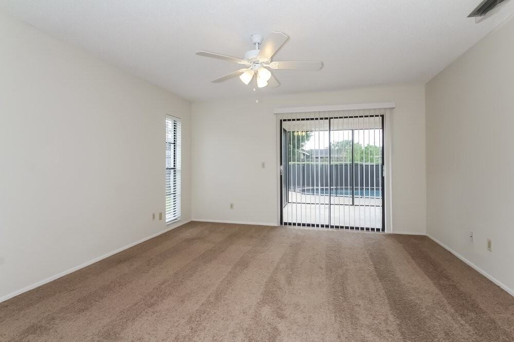 326 Montgomery Ave - Photo 2 of 15