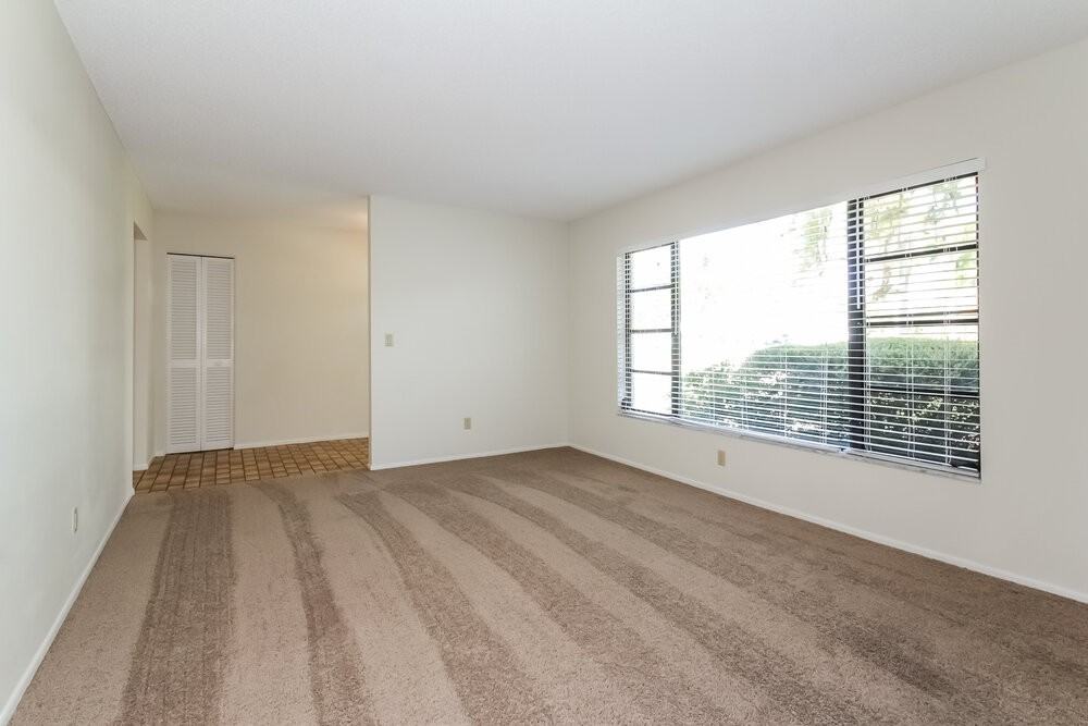326 Montgomery Ave - Photo 3 of 15