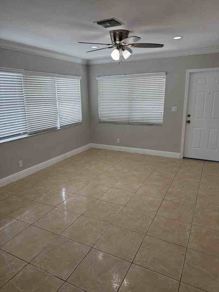 1436 HOLLY HEIGHTS DRUnit 1 #1 - Photo 3 of 9