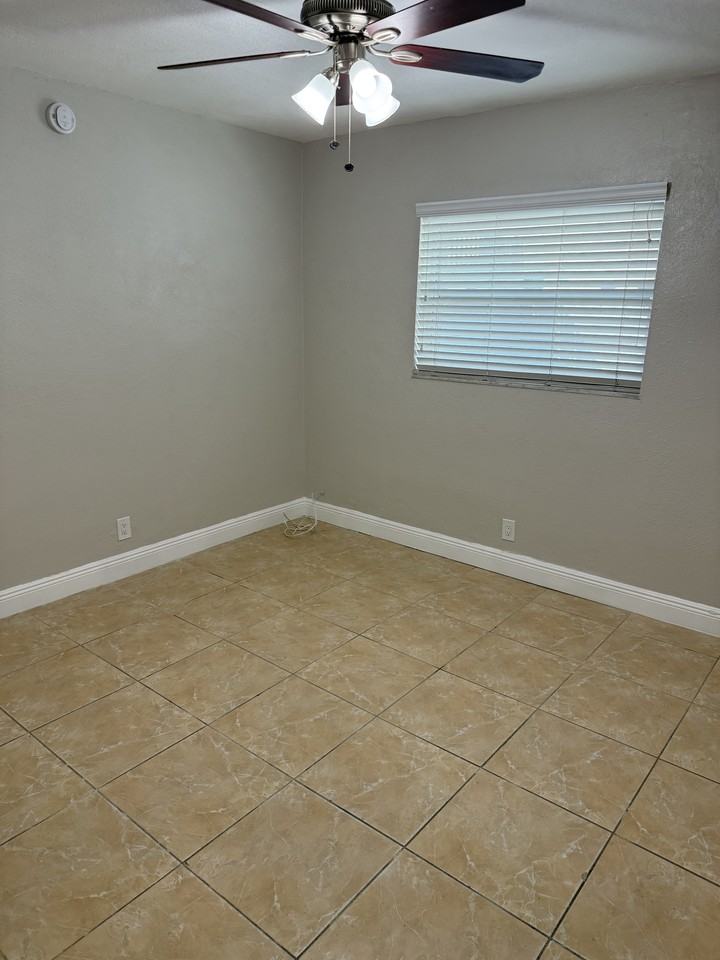 1436 HOLLY HEIGHTS DRUnit 1 #1 - Photo 4 of 9