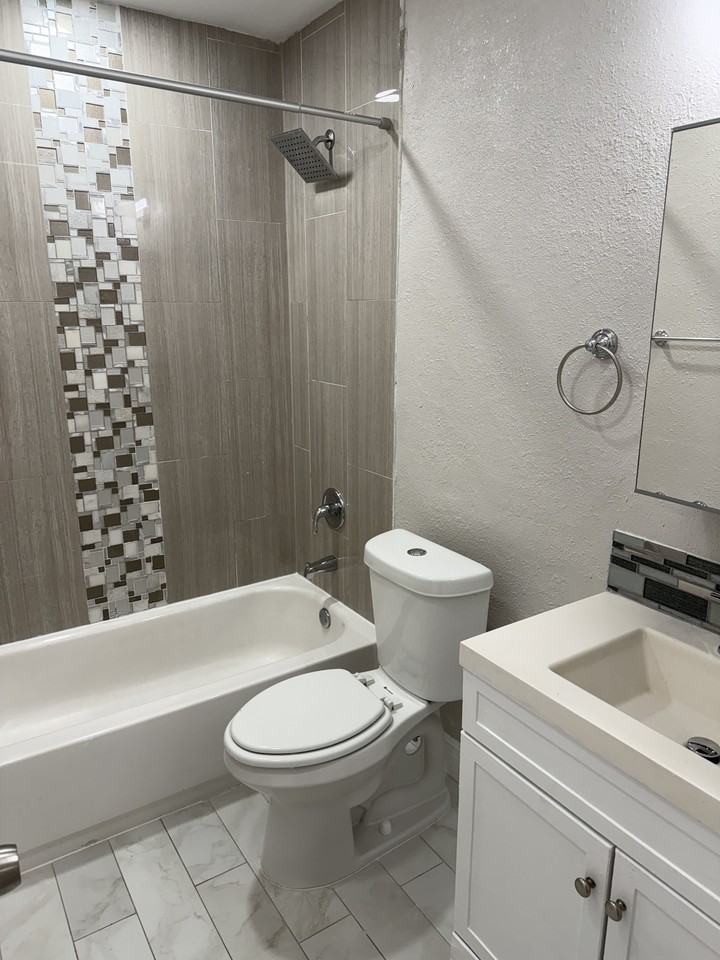 1436 HOLLY HEIGHTS DRUnit 1 #1 - Photo 5 of 9