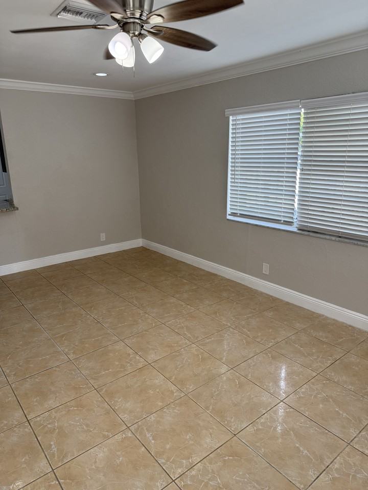 1436 HOLLY HEIGHTS DRUnit 1 #1 - Photo 7 of 9