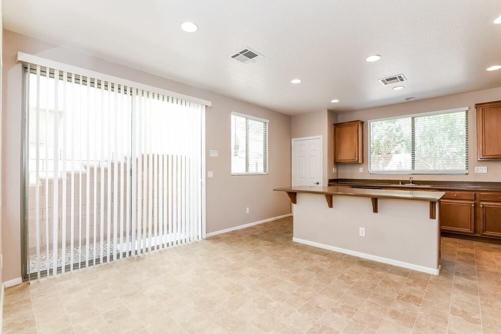 4344 Desert Home Ave - Photo 5 of 15