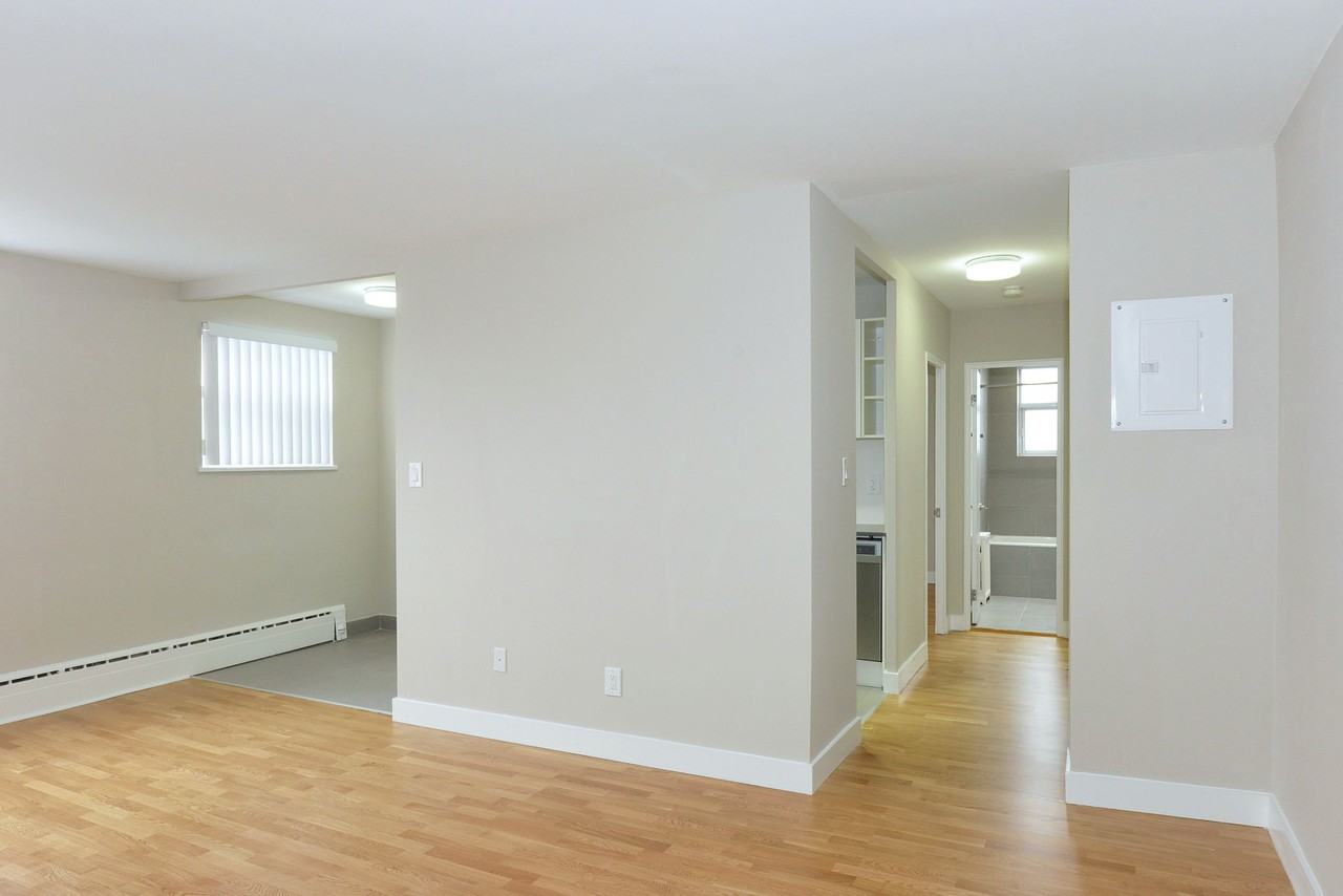 1420 Kingston Road - Photo 5 of 12