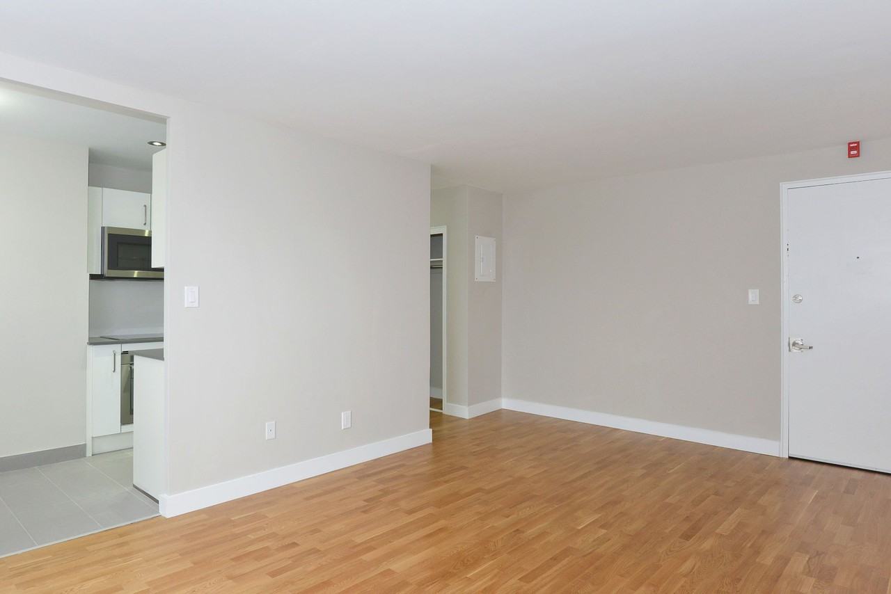 1420 Kingston Road - Photo 6 of 12