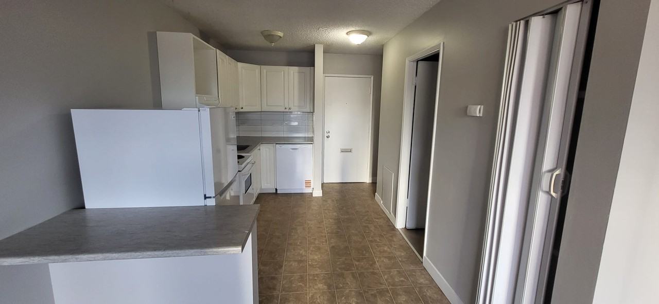 Sutton Place - Photo 3 of 4