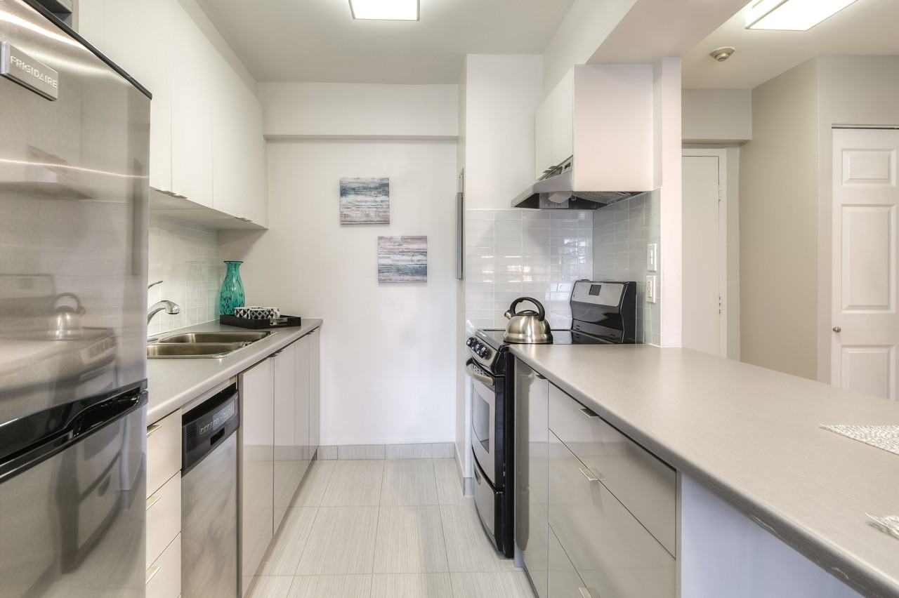 Le 1436 Mackay - Photo 3 of 38