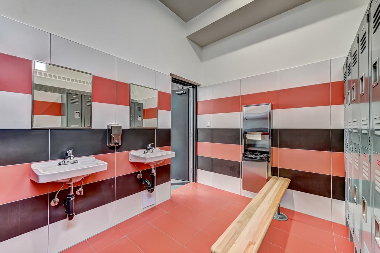 2050 Boul De Maisonneuve O — photo 1