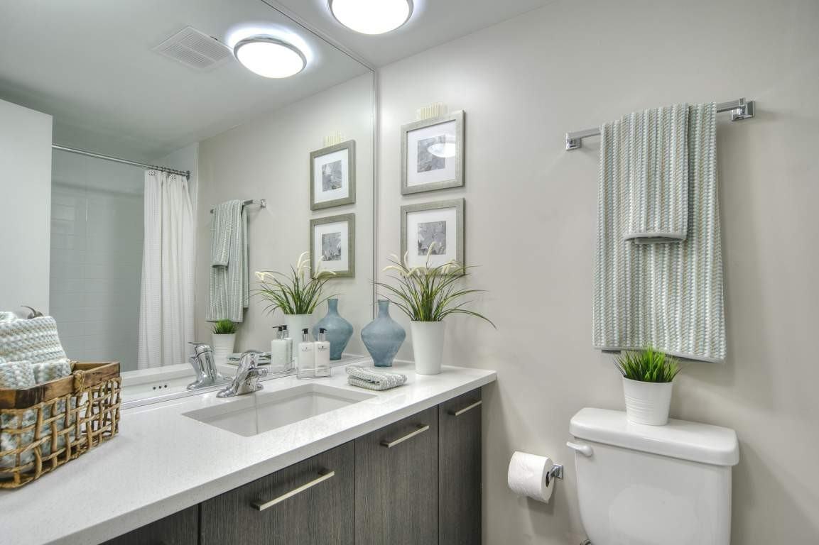 1212 Av Des Pins O — photo 1