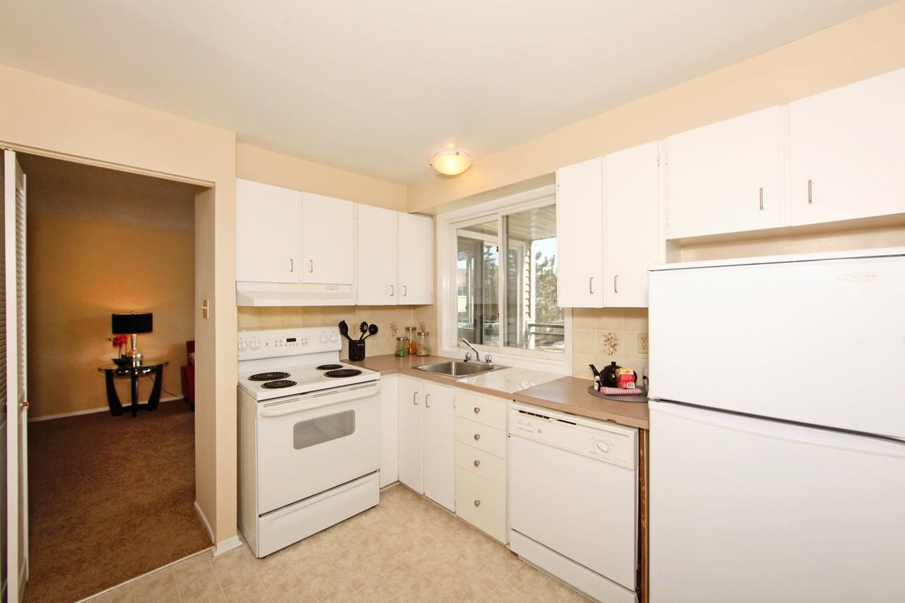 Heron Gate Low Rise Apartments - Photo 3 of 6