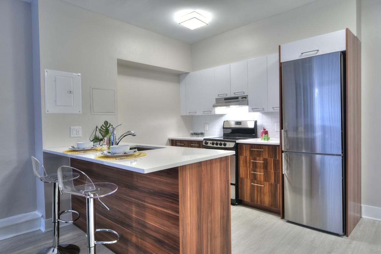 2070 de Maisonneuve - Photo 2 of 24