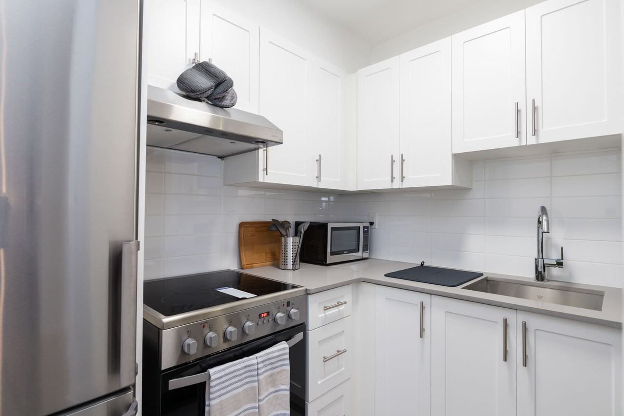 1033 Haro St - Photo 5 of 7