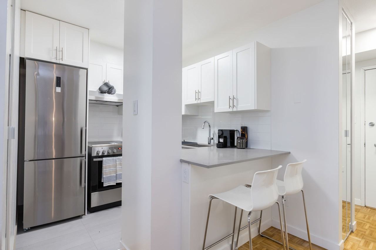 1033 Haro St - Photo 6 of 7