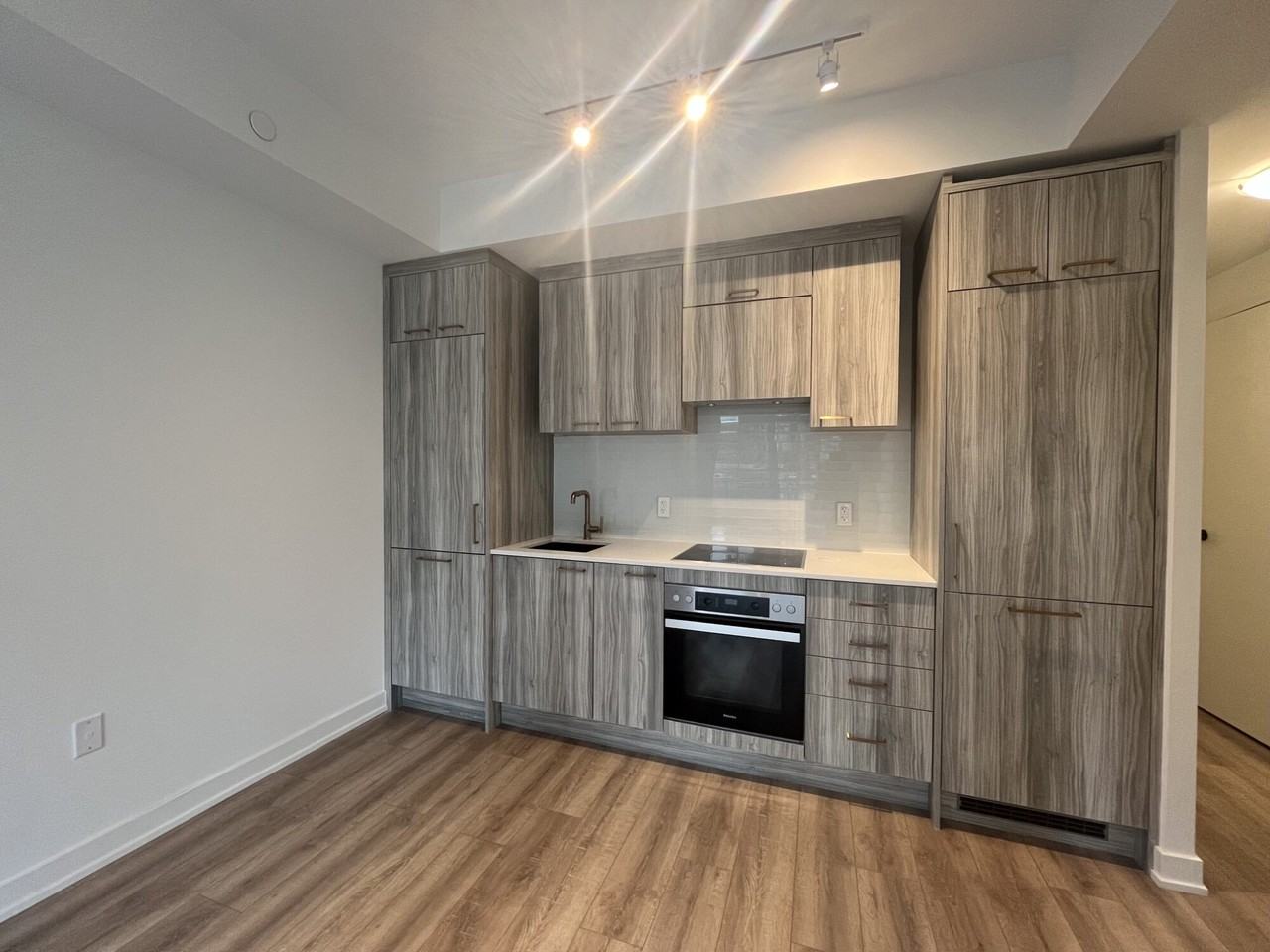 634 Church St - Photo 2 of 21