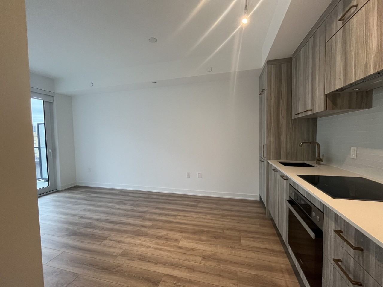 634 Church St - Photo 4 of 21
