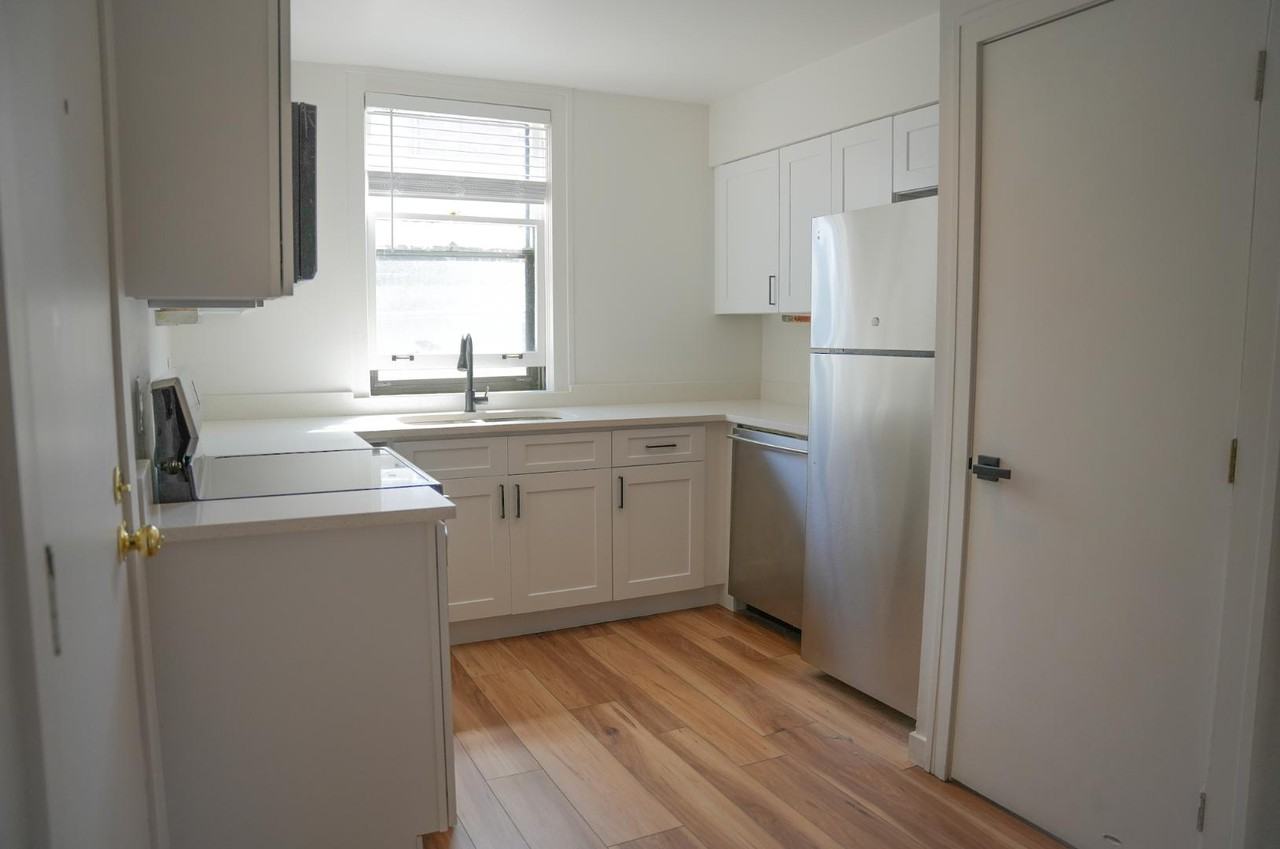 960 N Sherman St - Photo 2 of 11