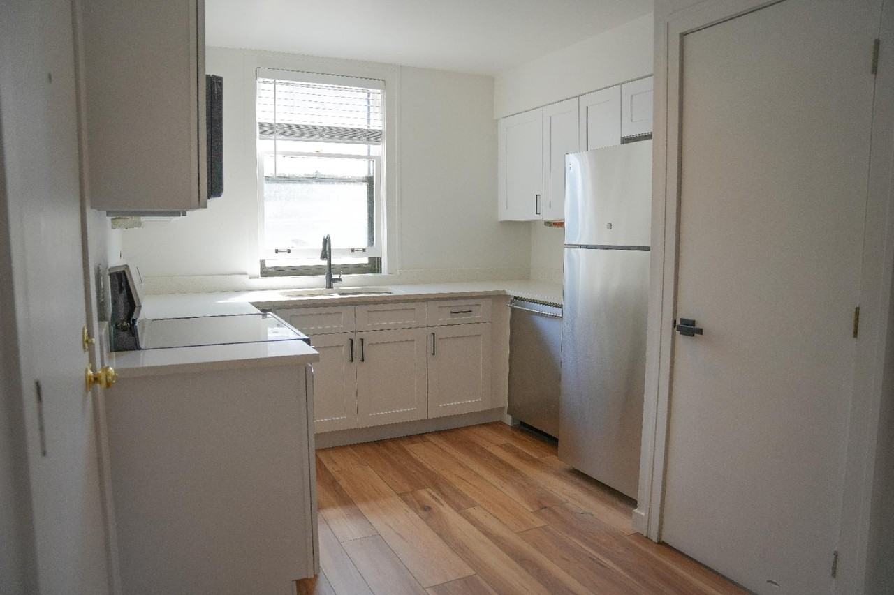 960 N Sherman St - Photo 5 of 11