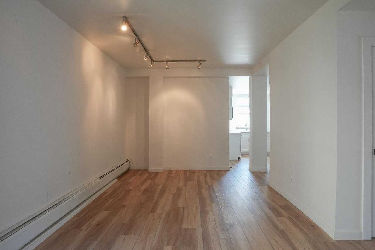 960 N Sherman St - Photo 6 of 11