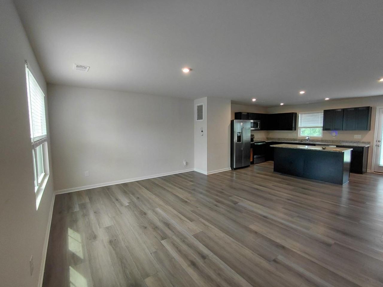 329 Saskatoon Dr - Photo 3 of 12