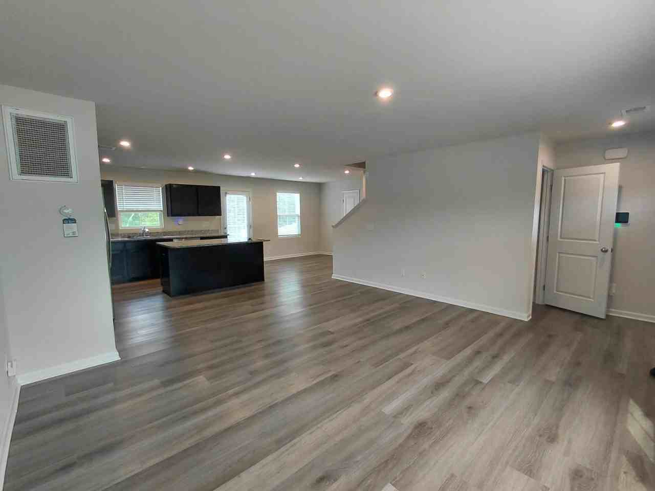 329 Saskatoon Dr - Photo 4 of 12