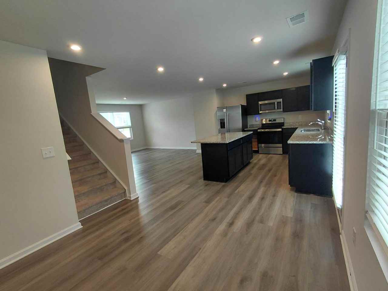 329 Saskatoon Dr - Photo 6 of 12