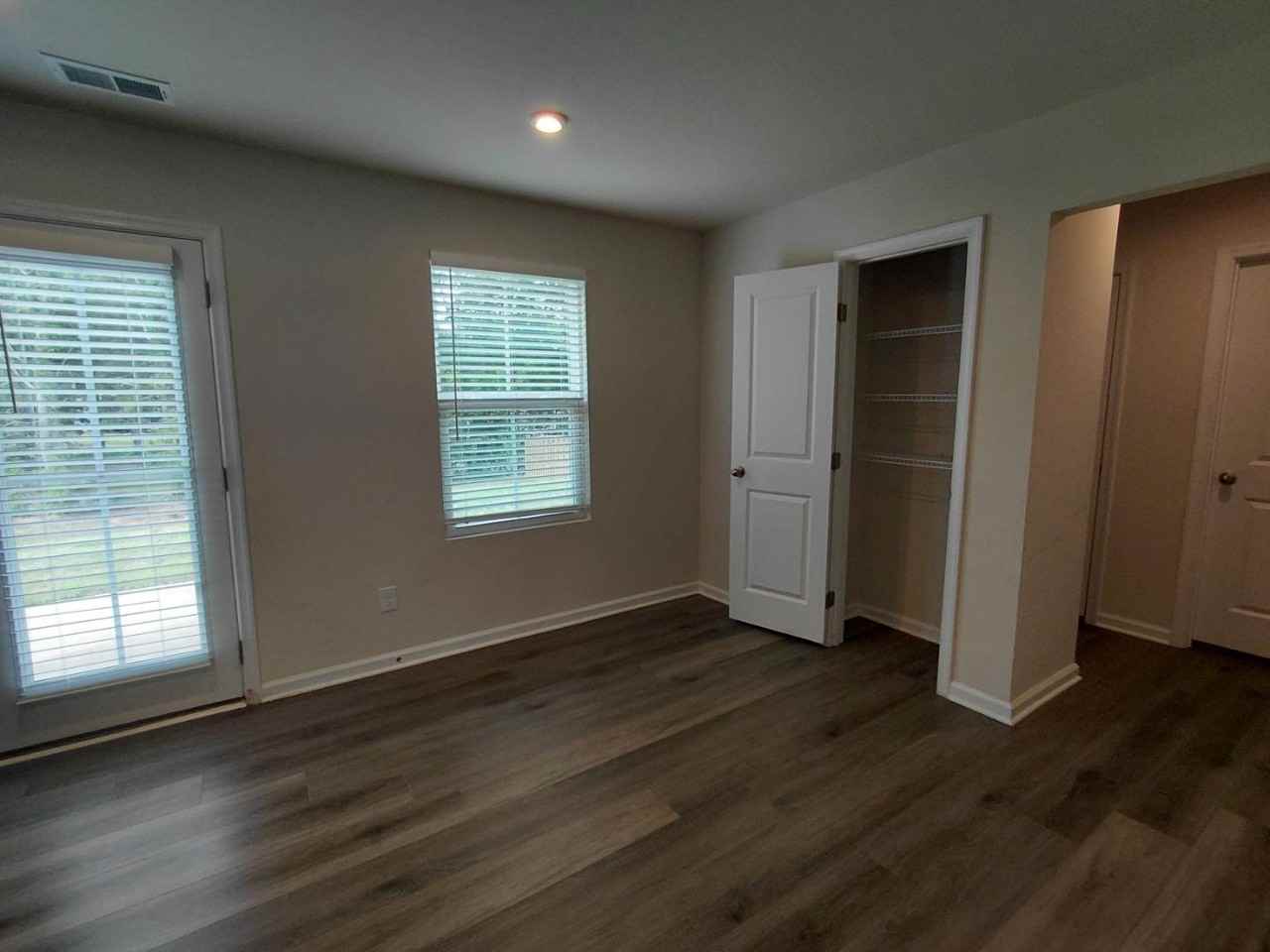 329 Saskatoon Dr - Photo 7 of 12