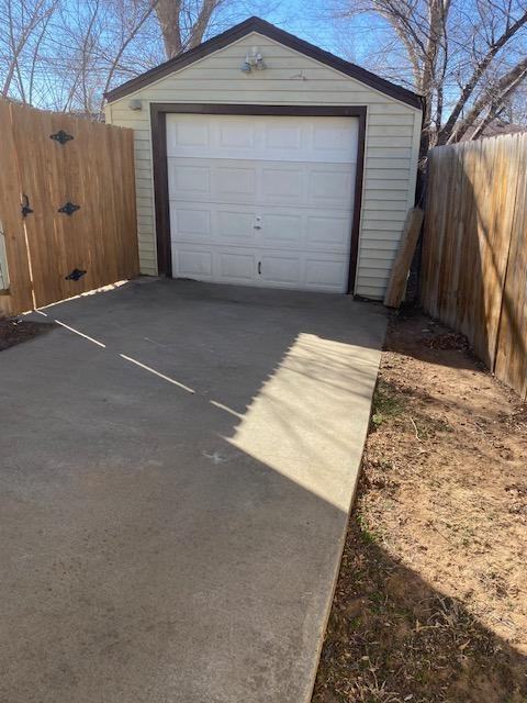 1663 Hillcrest Dr - Photo 5 of 11