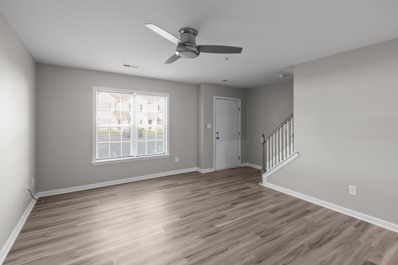 1237 Cross Creek Circle - Photo 3 of 10
