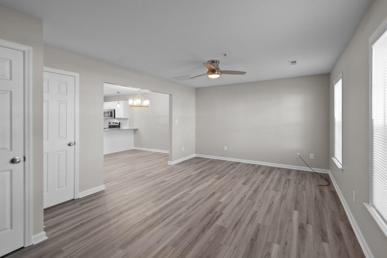 1237 Cross Creek Circle - Photo 4 of 10
