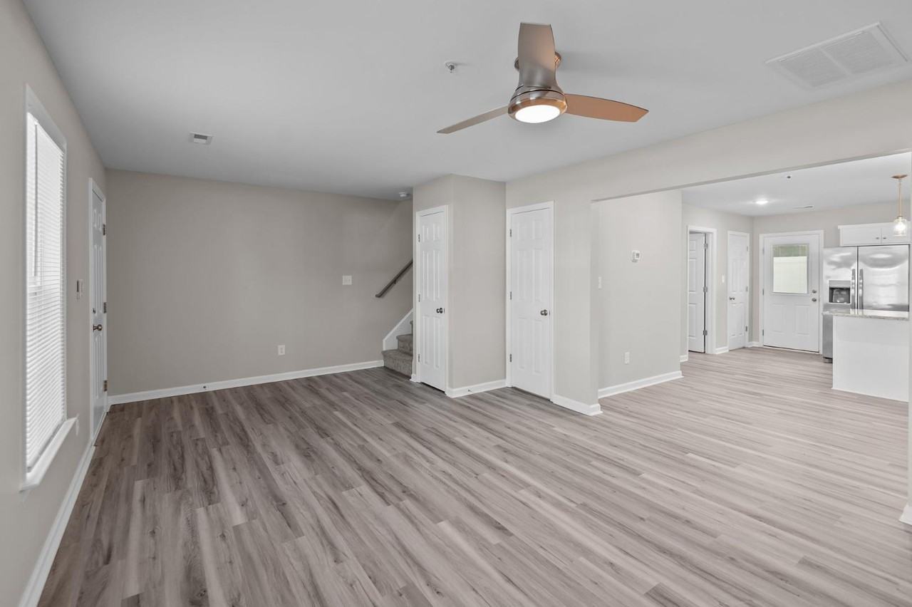 1237 Cross Creek Circle - Photo 7 of 10
