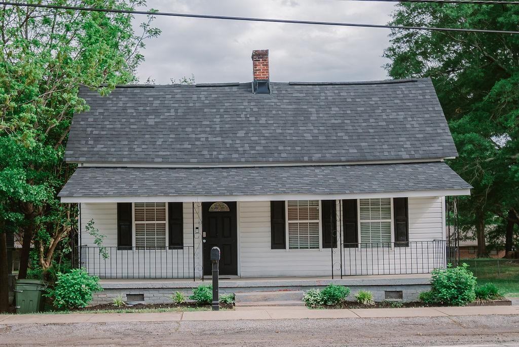 421 Fairview St - Photo 2 of 11