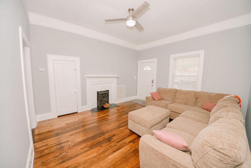 421 Fairview St - Photo 4 of 11