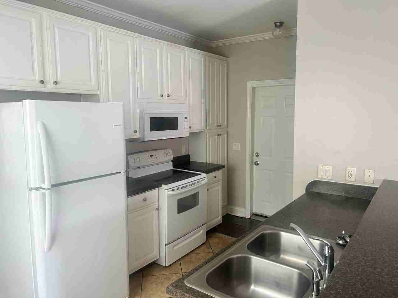 12208 Prudie St - Photo 6 of 9