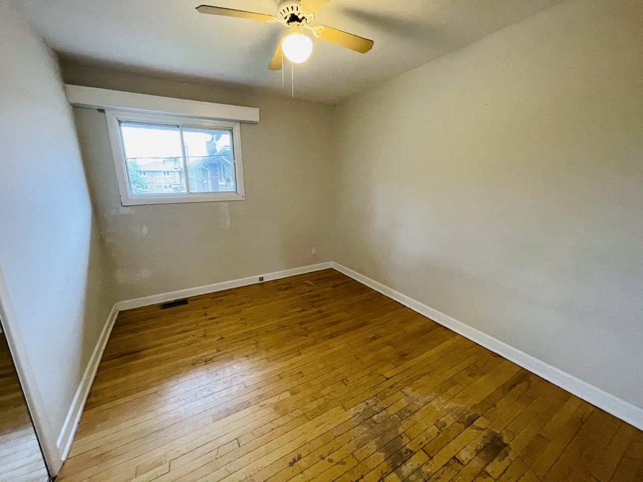 706 Hastings Ave - Photo 2 of 11